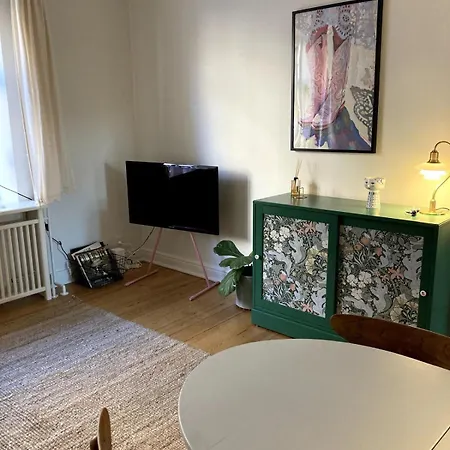 Cozy Close To And Parks Apartment
